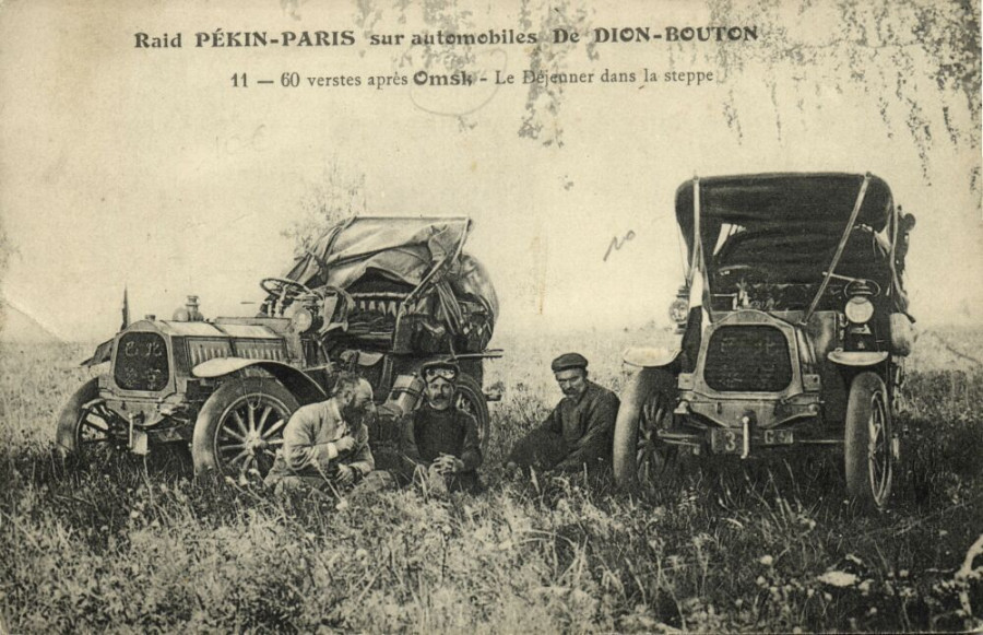 Участники автопробега Пекин-Париж на автомобилях "Де-Дион Бутон", 1907.