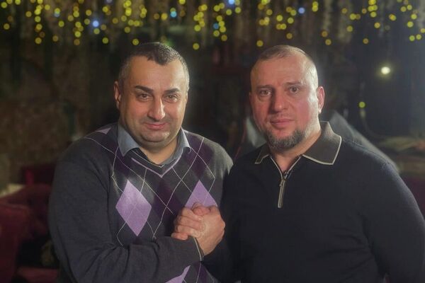 Николоз Мжаванадзе и Апти Алаудинов, генерал-лейтенант, замначальника Главного военно-политического управления Вооруженных сил РФ, командир добровольческого формирования Ахмат - Sputnik Грузия
