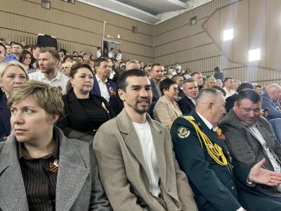На праздничном концерте в Энгельсе наградили участников СВО
