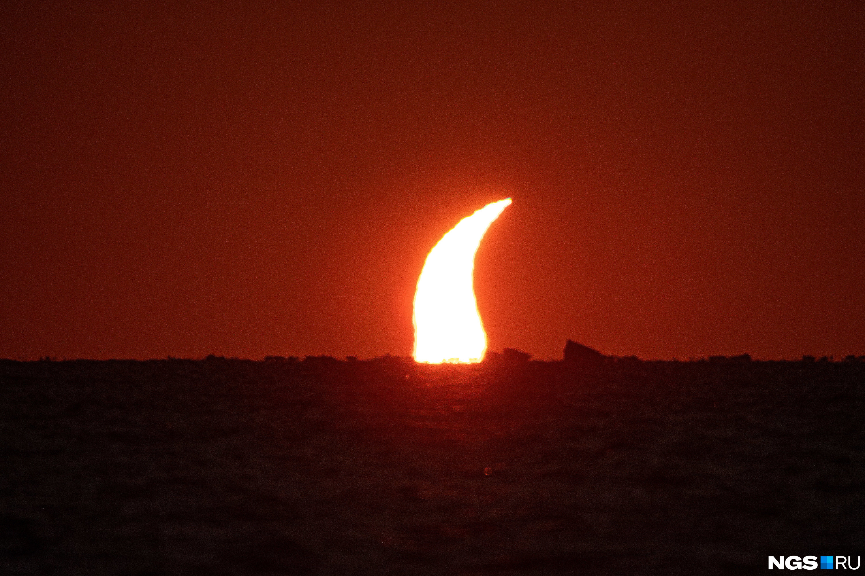 фотографии солнечного затмения сегодня