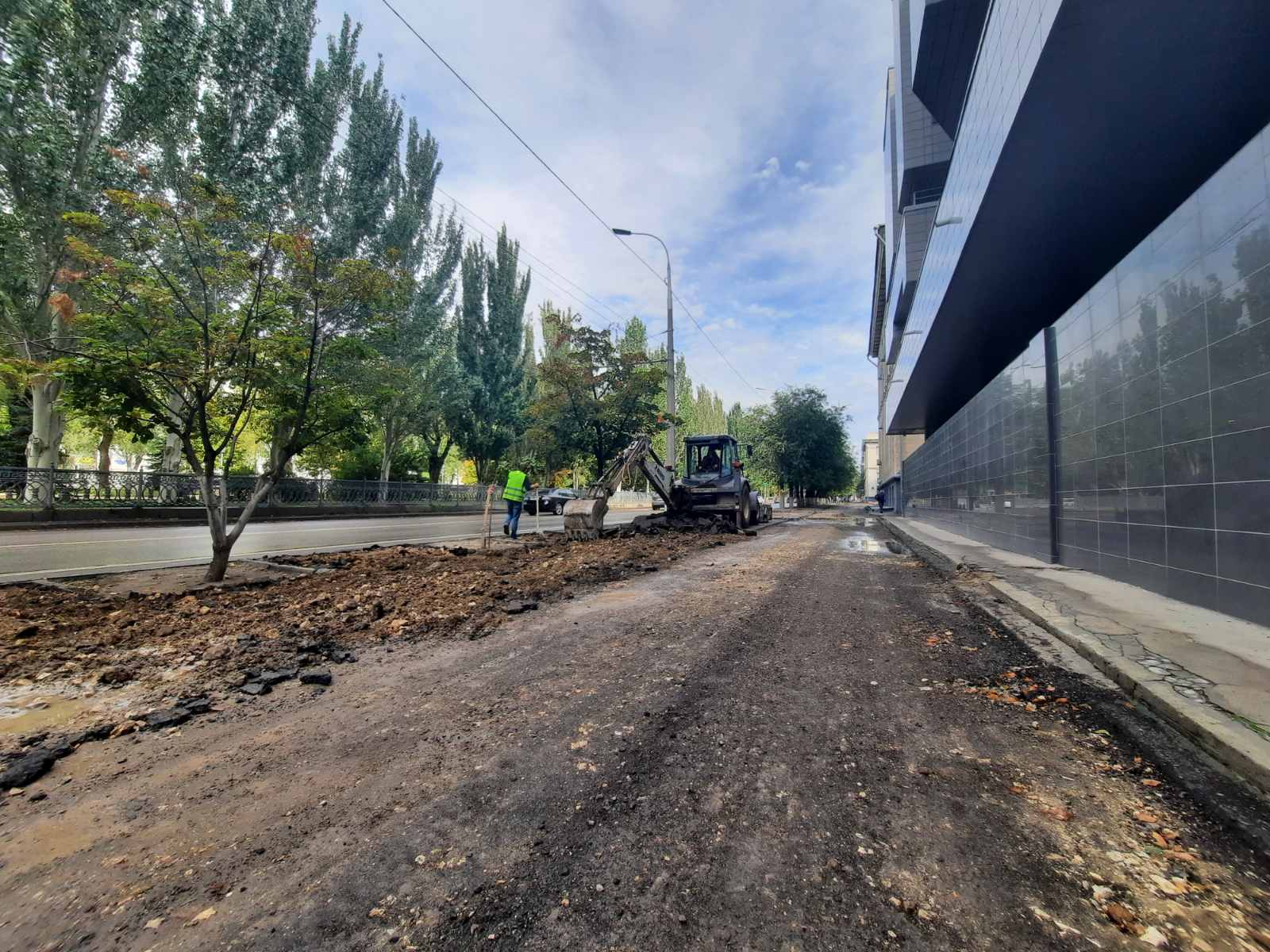 Волгоград замена. Старый асфальт. Городской асфальт. Благоустройство территории университета. Площадка МЗ асфальт.