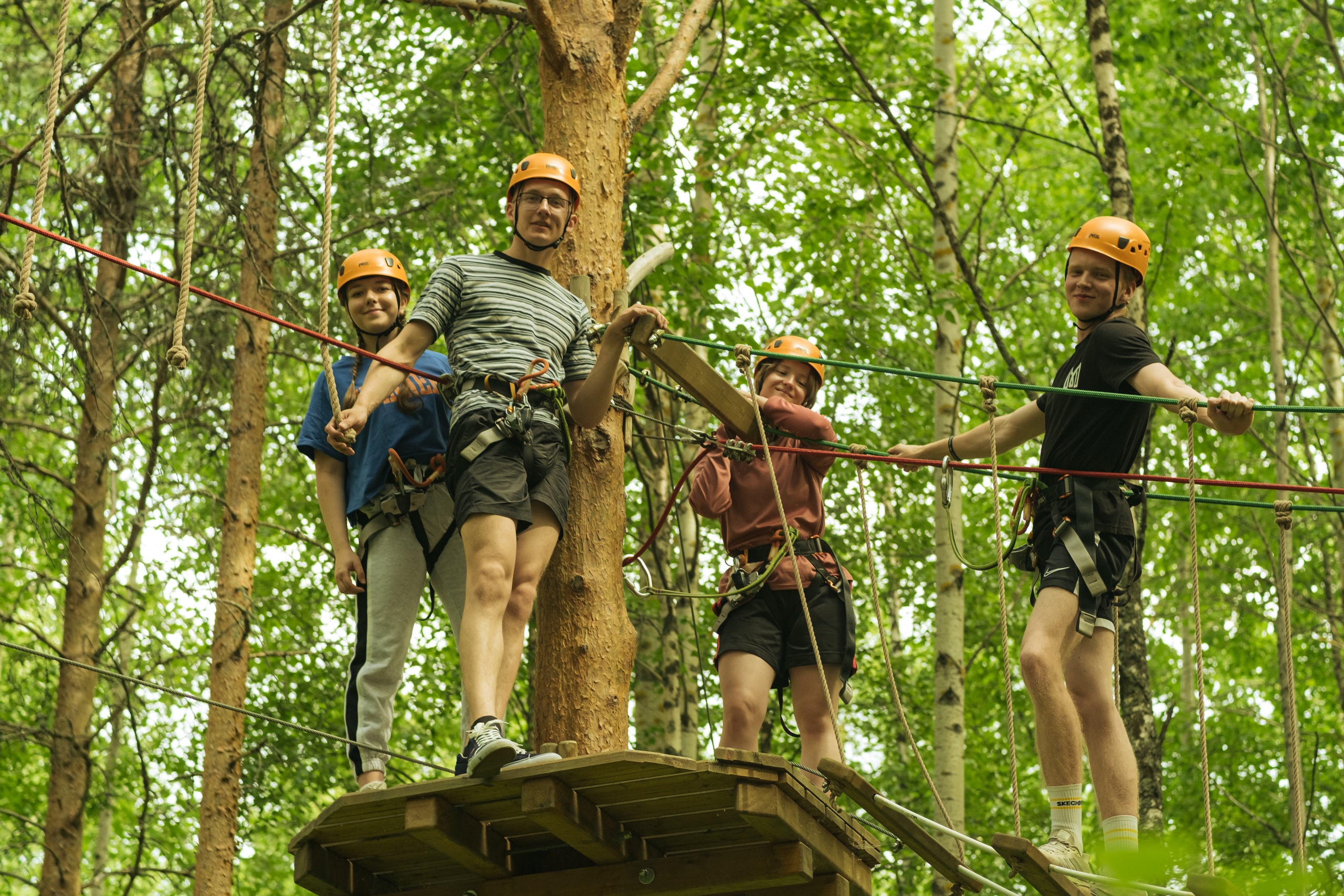 Человек радостный. Четыре дня. День четырех капелланов. Друзья картинки. Веселый человек.