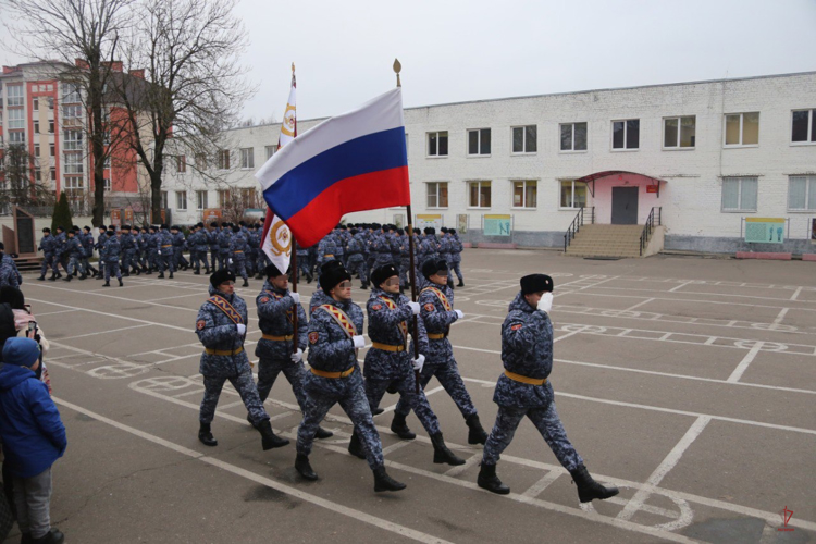 Призванные на службу в Росгвардию молодые калининградцы приняли Военную присягу