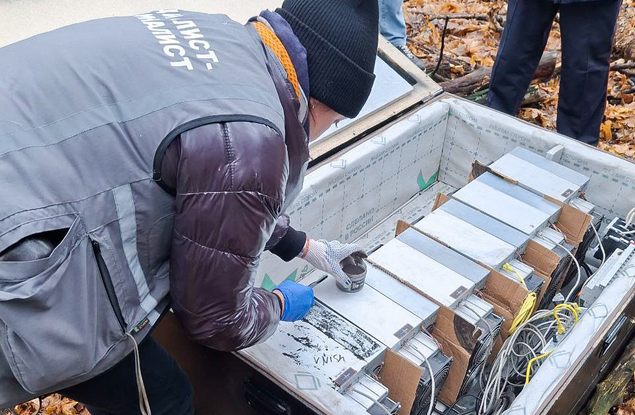 В Белгородской области специалисты филиала «Россети Центр» выявили майнинговую ферму, незаконно подключённую к электрическим сетям