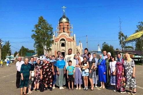 Церковь увенчана куполом с крестом