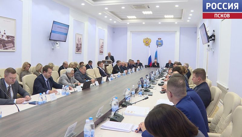 Развитие системы образования в регионе обсудили сегодня депутаты областного Собрания
