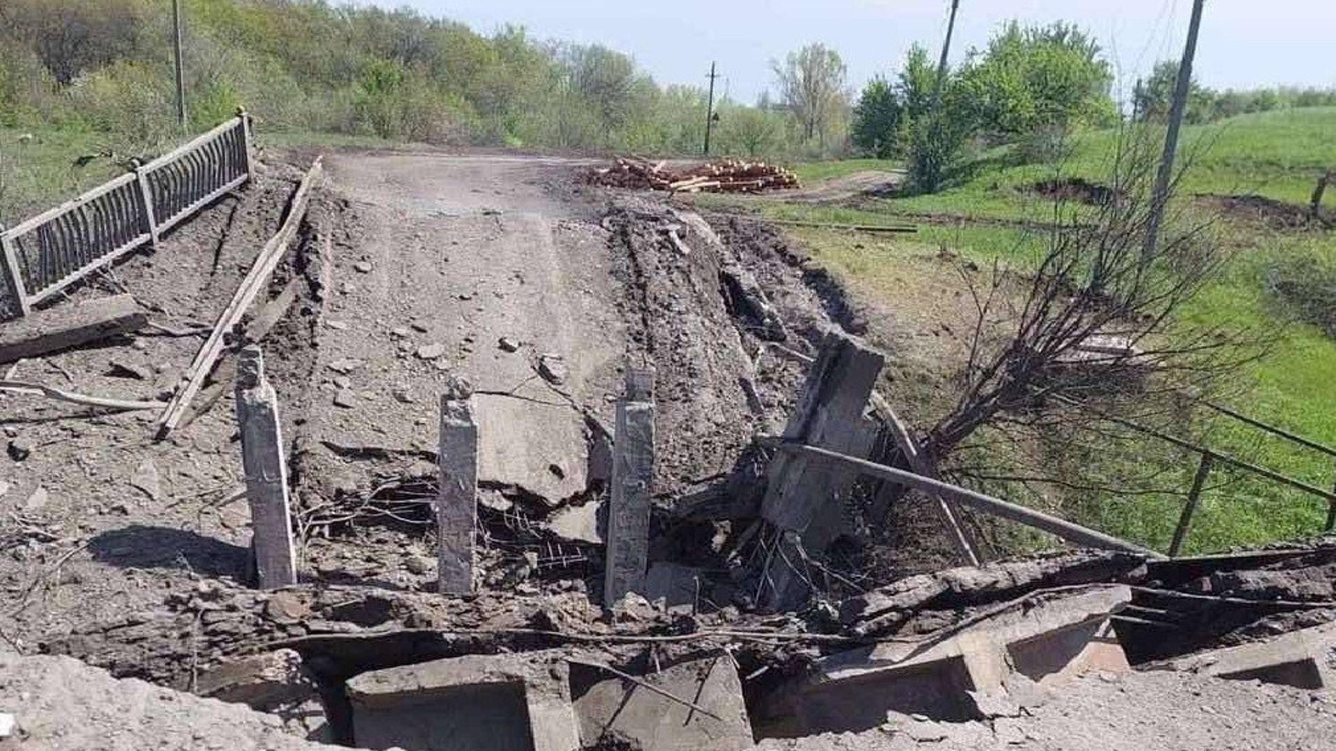 Бахмут всу. Бахмут мост. Российские дороги. Разрушенный Артемовск. Авдеевка мост.