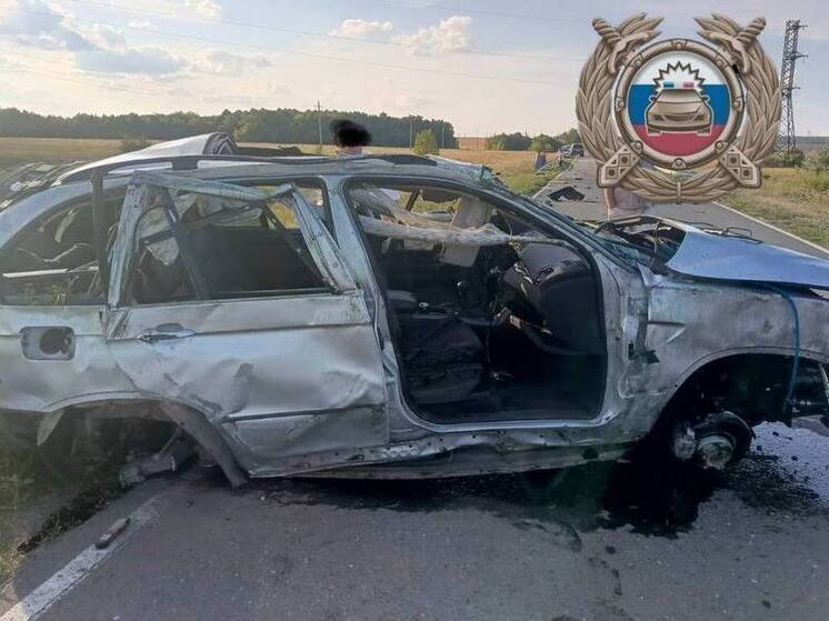Водитель и пассажирка BMW X5 погибли в аварии под Саратовом