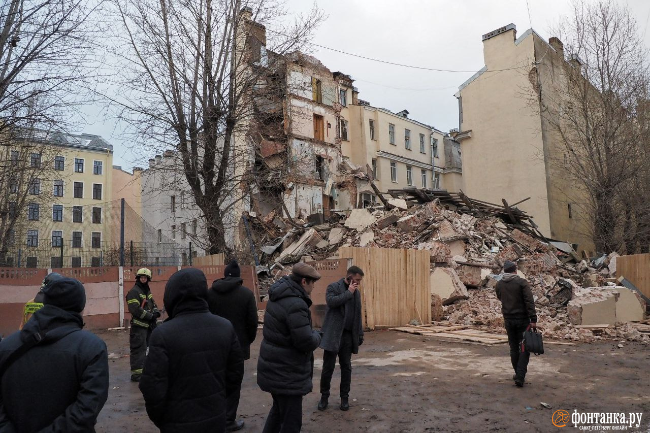 Санкт петербург упал дом. Падающий дом.