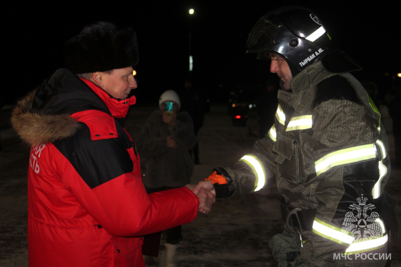 В День спасателя томским пожарным вручили ключи от новой техники