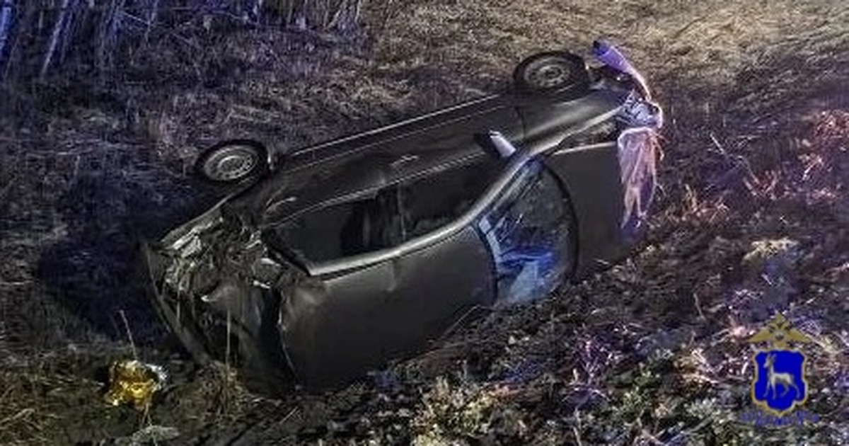 В пути он допустил съезд автомобиля в кювет, по...