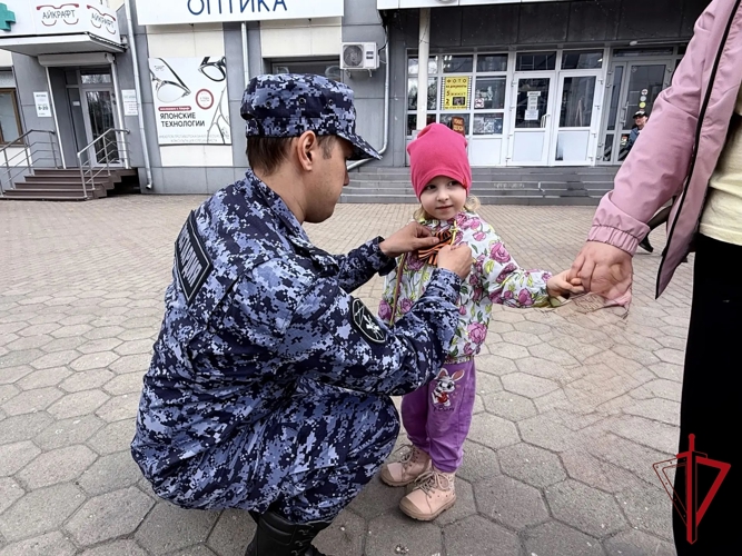 Сотрудники Росгвардии приняли участие во Всероссийской акции «Георгиевская ленточка» в Биробиджане