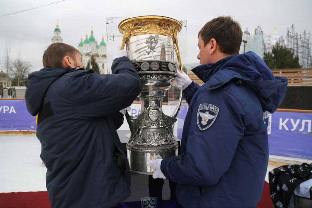 В Астрахань привезли главный трофей отечественного хоккея