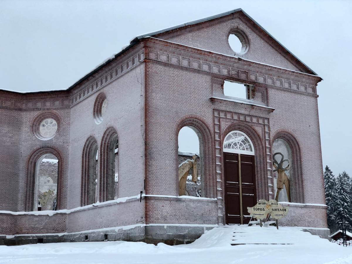 Город ангелов лахденпохья карелия. Лютеранская кирха Лахденпохья. Кирха Яккима в Лахденпохья. Музей кирха Яккима. Кирха Яккима город ангелов.