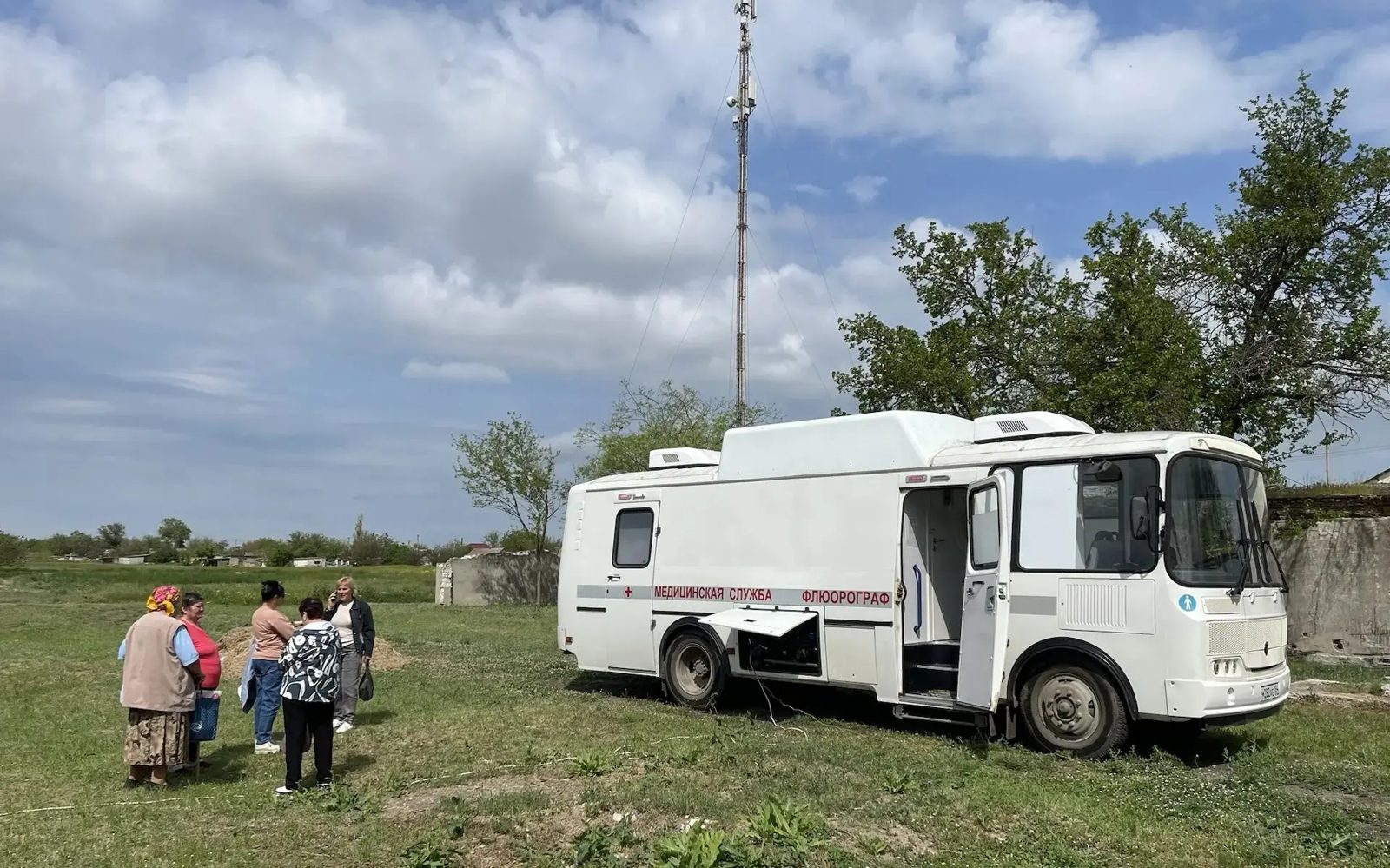 Специалист ТФОМС Херсонской области совместно с мобильной медицинской бригадой Генической ЦРБ посетил амбулаторию общей практики (семейной медицины) села Павловка Генического райо