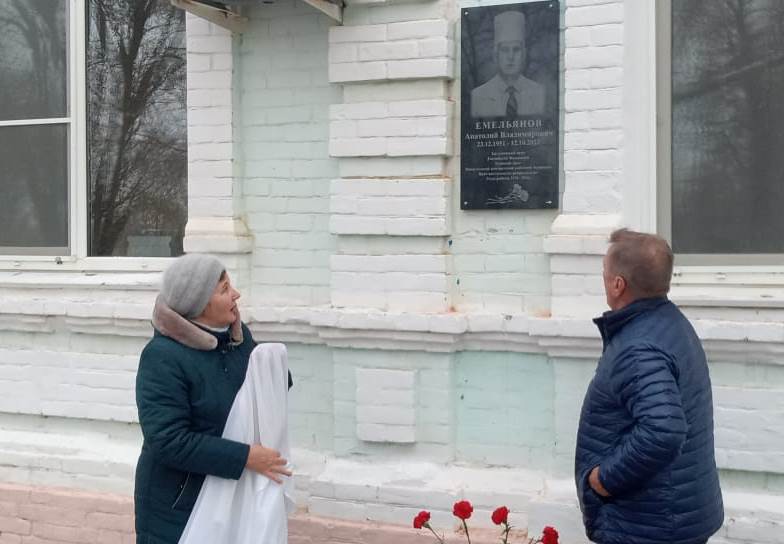 В Саратовской области увековечили память заслуженного врача