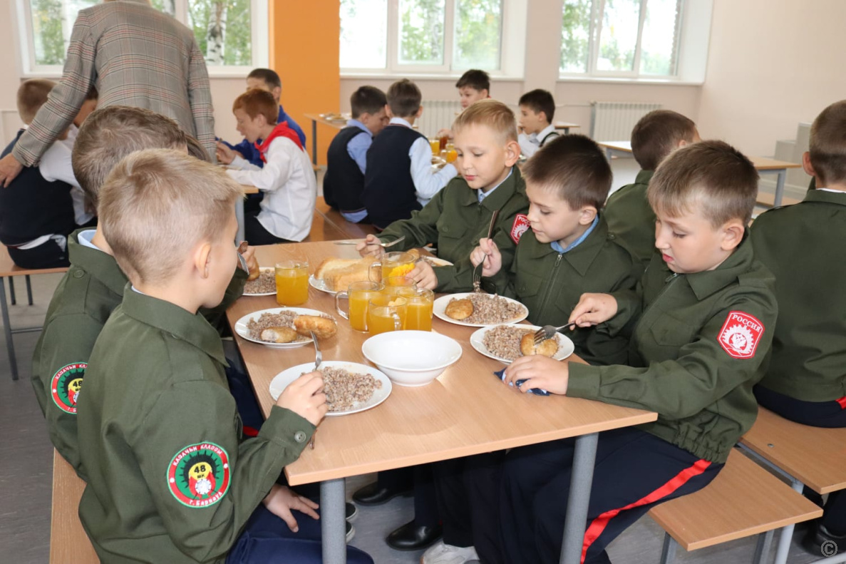 В школах Барнаула продолжается практика общественного контроля за ...