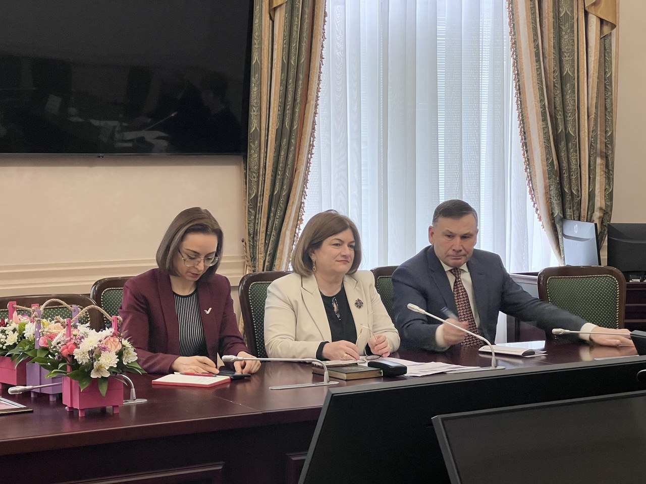 В Правительстве Карачаево-Черкесии прошло заседание трехсторонней комиссии по регулированию социально-трудовых отношений