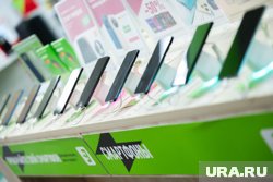 Импортные товары не спешат дешеветь вместе с долларом, но, когда он вырастет в цене, сразу подорожают, говорит экономист