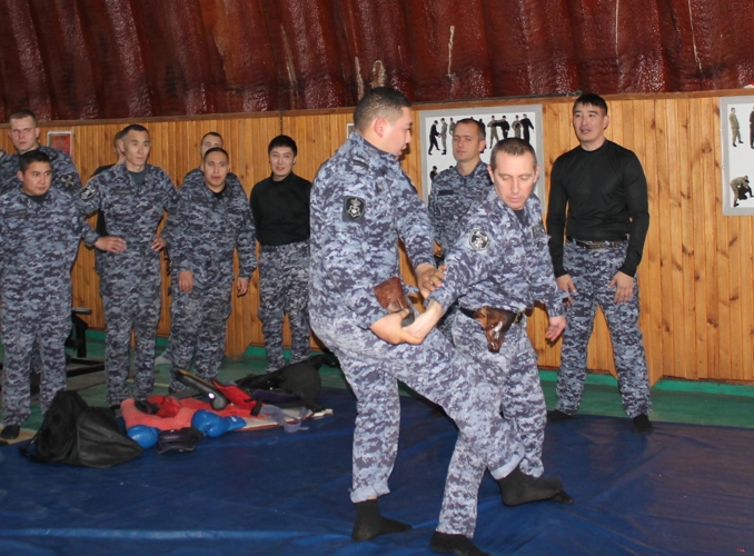 Личный состав вневедомственной охраны Управления Росгвардии по Оренбургской области успешно прошел итоговую проверку за летний период обучения