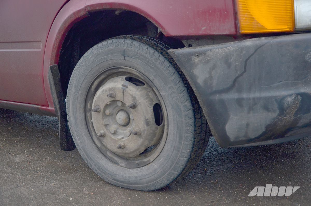 «За сегодня остановили двоих на «лете» – оба повторно»: съездили в рейд по шинам с ГАИ
