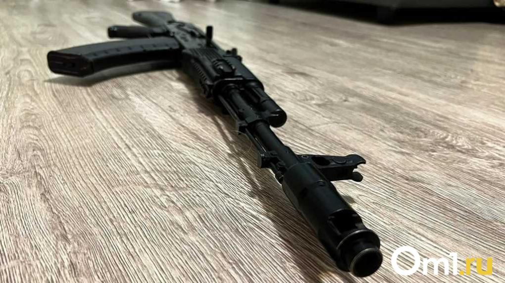 Обменял на продукты у прохожего: омича обвиняют в незаконном сбыте огнестрельного оружия