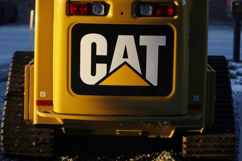 Прибыль Caterpillar во втором квартале превысила прогнозы, а выручка незначительно снизилась