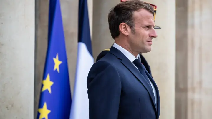 Франция готова обрести нового премьера и лишиться старого президента: Макрон примет важное кадровое решение, которое может стоить ему должности