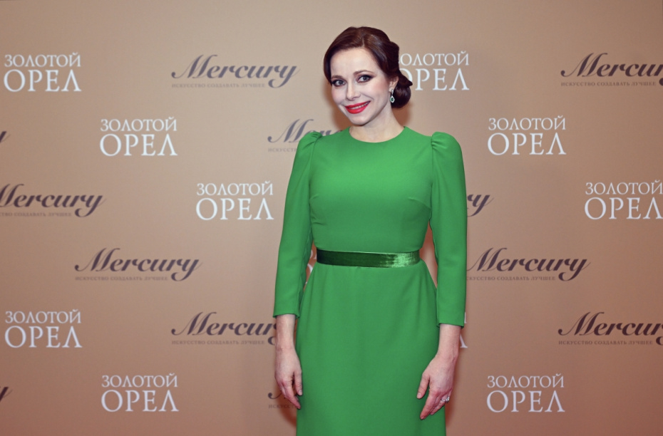 Актриса Екатерина Гусева перед началом XXIV церемонии вручения Национальной премии в области кинематографии «Золотой орел» в Москве