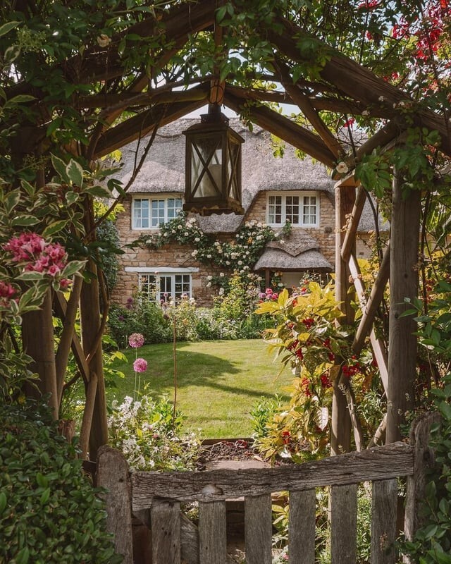 13. Дом в окружении цветов, Ратленд, Ист-Мидлендс, Англия
