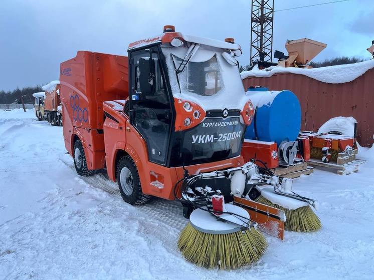 В Углегорский район прибыло 3 единицы новой техники для уборки улиц