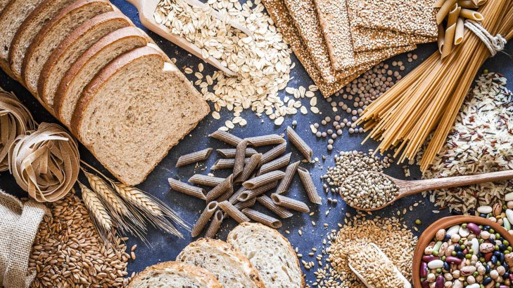 В каких продуктах содержатся углеводы: врач назвал лучшие источники макроэлемента