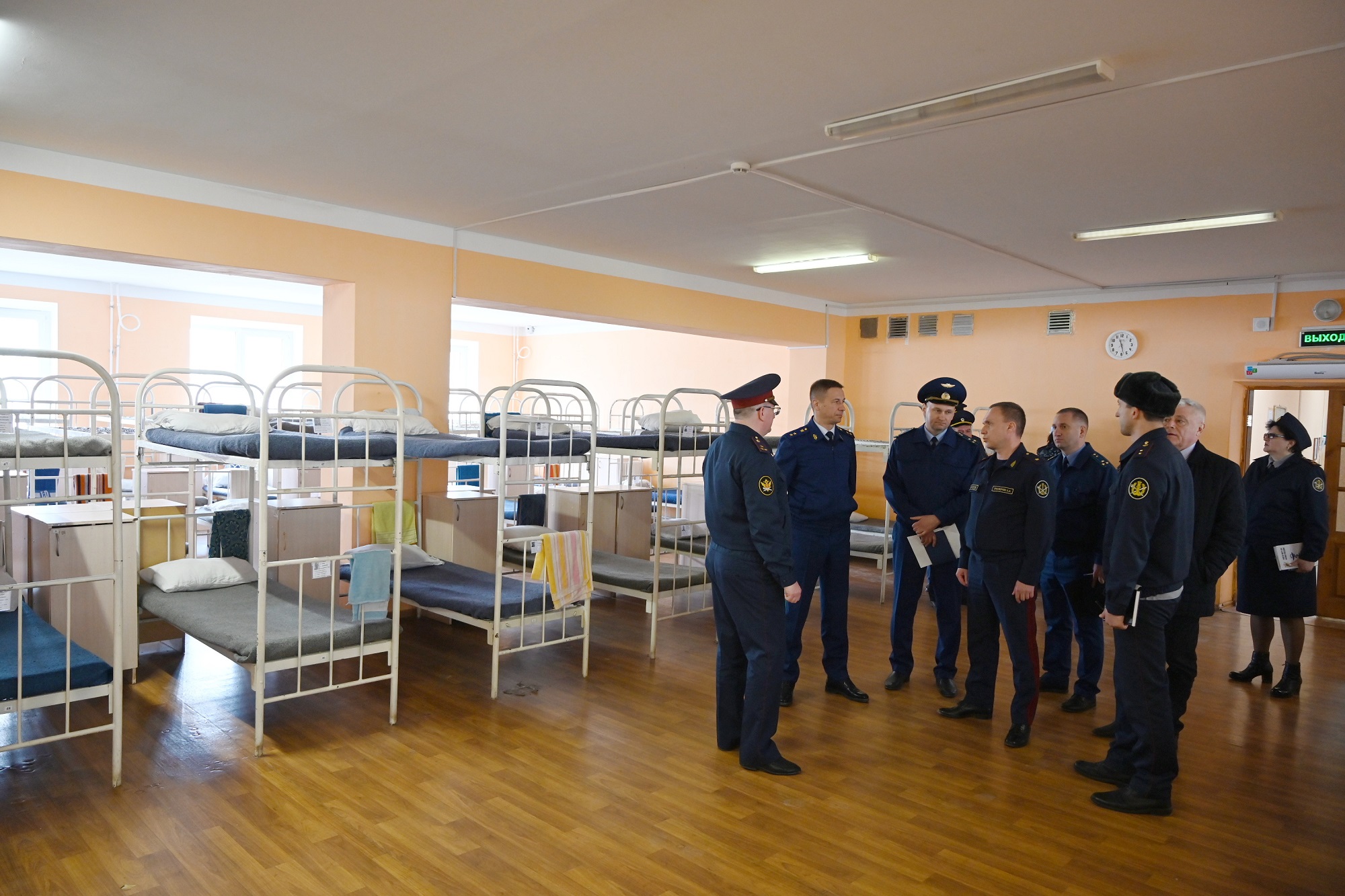 Колония поселения назначается. Общежитие в колонии поселения.