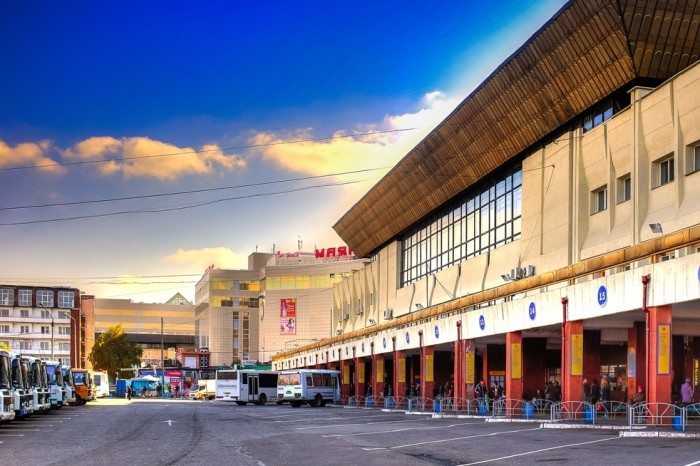 Автовокзал омск. Омский автовокзал. Автовокзал Омск платформы. Омск автовокзал фото. Автовокзал Омск внутри.