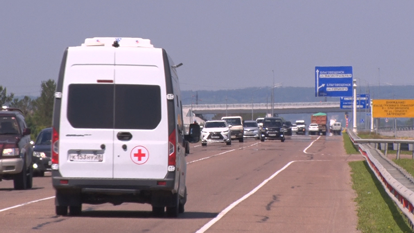 В Тынде маленькая девочка на самокате попала под колеса автомобиля - gtrkamur.ru