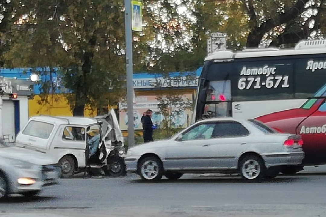 Аст 54 происшествия новосибирска. АСТ 54. Авария автобуса и Нивы в Новосибирске.