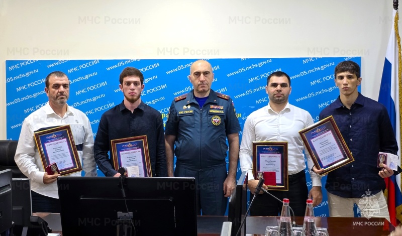 В Дагестане наградили граждан за мужество и отвагу при спасении людей на воде