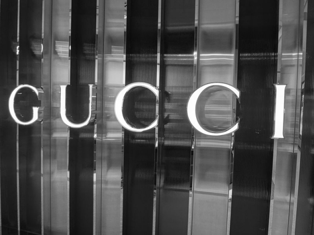 Компания Gucci объявила об уходе креативного директора