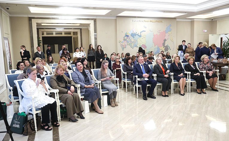 Торжественное открытие выставки лучших работ VII Всероссийского конкурса ватного мастерства «Россия многоликая: героический эпос», приуроченного к Году защитника Отечества в России, и награждение победителей конкурса