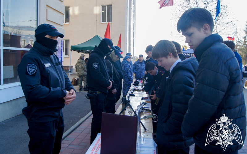 В Ростове-на-Дону Росгвардия представила экспозицию, приуроченную ко Всероссийскому дню призывника