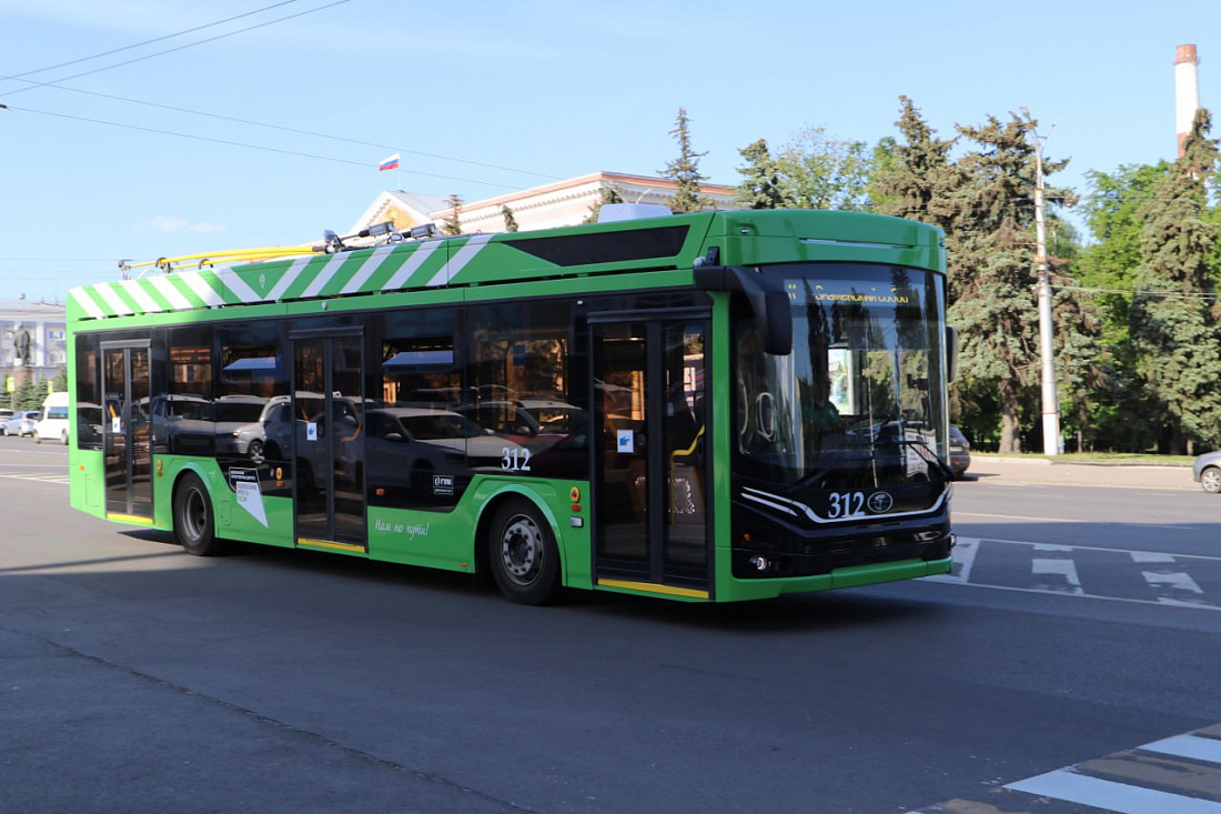 7э курск электробус. Троллейбус электробус. Электробус микс троллейбуса и автобуса в Таганроге. Троллейбус Курск. В Таганроге есть электробусы.