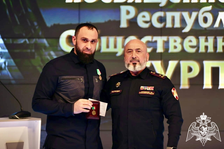 В Грозном представитель Росгвардии поздравил активистов «Турпалхой» с годовщиной со дня образования движения 