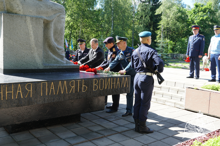 В Иванове военнослужащие и сотрудники Росгвардии приняли участие в мероприятиях, посвященных Дню памяти и скорби