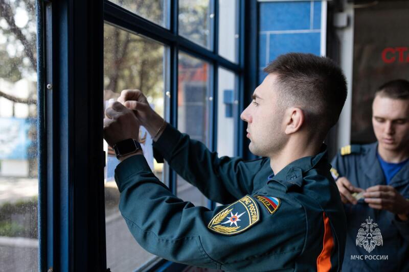 Глядя в Окна Победы
