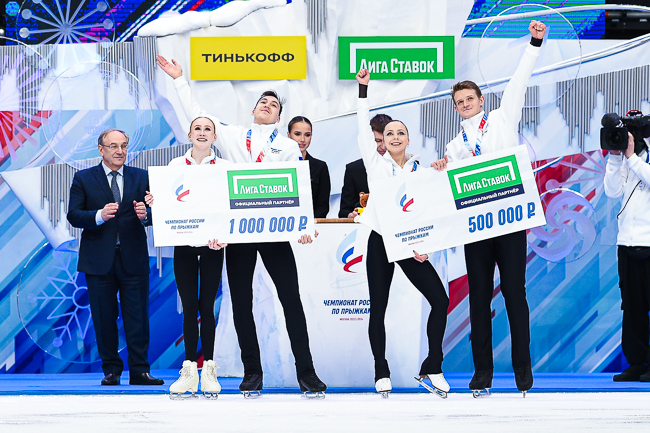 Символы олимпиады медали. Какую награду получал победитель олимпийских соревнований. Какую награду получал победитель олимпийских соревнований. Олимпийские награды разных лет. Награда победителю древних олимпийских игр.