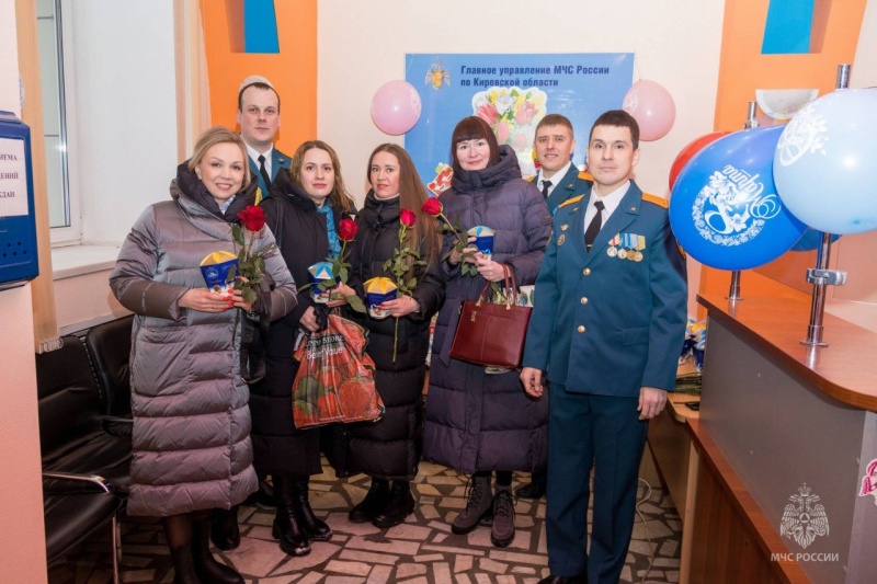 C праздникoм, дoрогие коллеги!