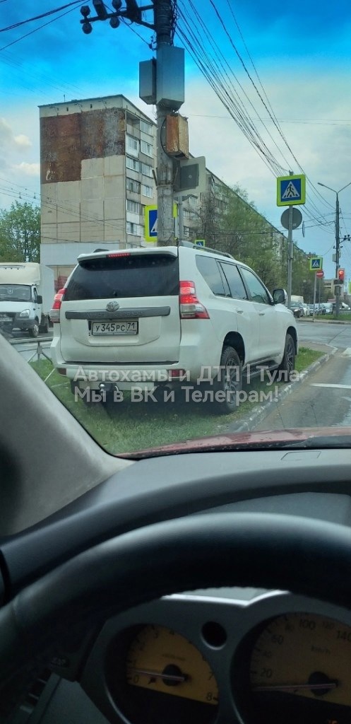 Перекресток с 23 июля. Водитель Крузака. Нарушение ПДД. Нарушитель ПДД.