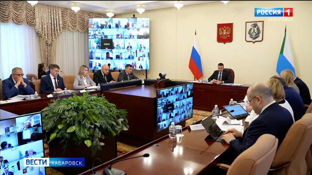 Дмитрий Демешин поручил не допустить срыва контрактов на ремонты краевых дорог в следующем году