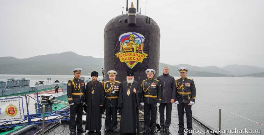 Подводники подарили Патриарху модель атомной подводной лодки и образ Александра Невского