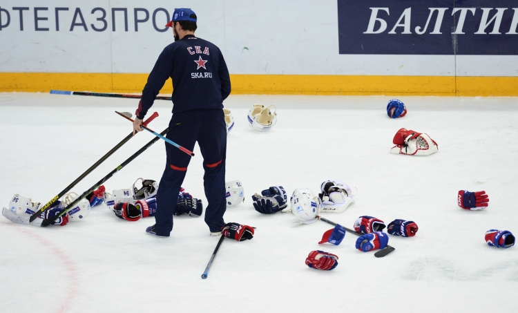 Российские хоккейные клубы начали массовое сокращение бюджетов